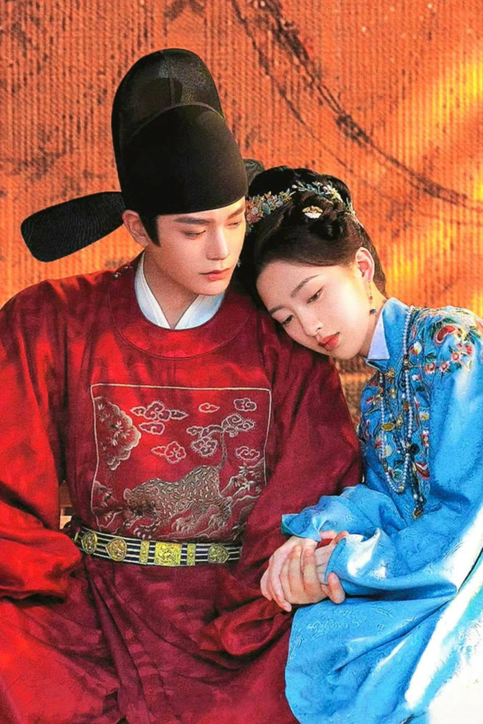 Hoa Khai Cẩm Tú do Đinh Vũ Hề (vai Triệu Lăng) và Đặng Ân Hy (vai Phó Đình Vân) đóng chính.&nbsp;