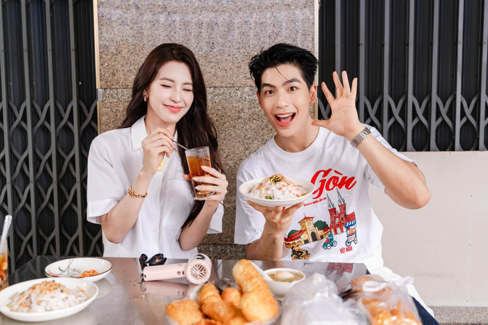 Hoa hậu Tiểu Vy duy trì mối quan hệ thân thiết với Quốc Anh sau khi kết hợp trong phim Bộ Tứ Báo Thủ.