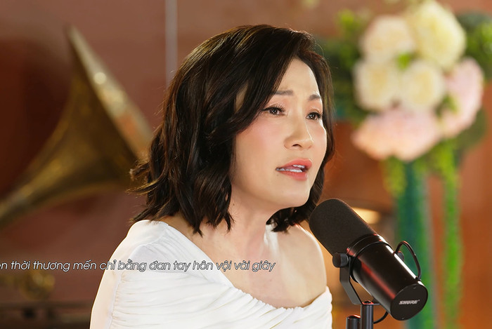 Hồng Đào công khai tình yêu với âm nhạc bằng ca khúc Xuân Thì. Ảnh chụp màn hình YouTube Nguyên Khang.