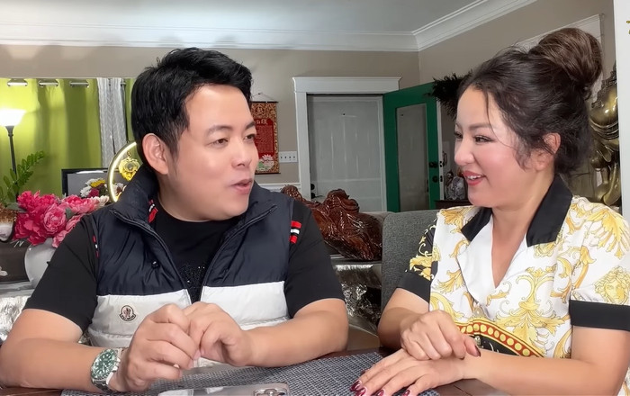 Thúy Nga nhờ Quang Lê tư vấn có nên thử sức làm ca sĩ hay không. (Ảnh chụp màn hình từ YouTube Thúy Nga Channel)