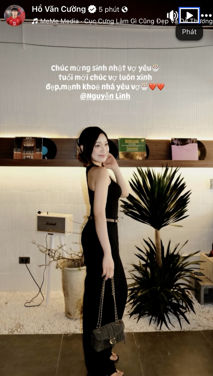 Hồ Văn Cường hiếm hoi khoe vợ và nói lời tình cảm trên mạng xã hội.