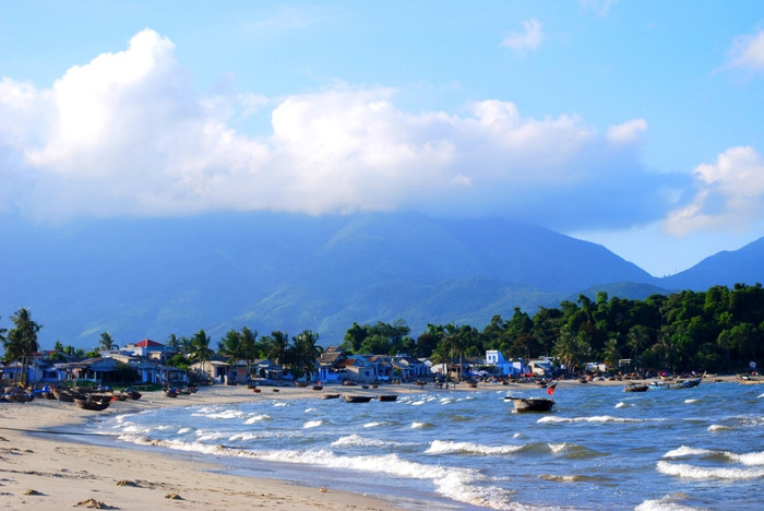 Cảnh đẹp trên sông Cu Đê (đoạn trên cầu Nam Ô). Ảnh: Tạp chí Du lịch TP. Hồ Chí Minh