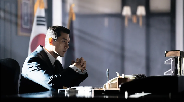Ánh mắt và thần thái của Hyun Bin trong vai Baek Ki Tae được nhiều khán giả đánh giá là điểm sáng nổi bật của mùa phim thứ hai.