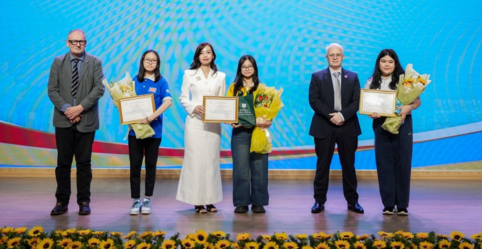 Các Thủ khoa được vinh danh tại buổi lễ khai giảng.&nbsp;