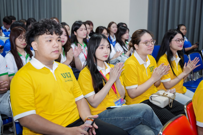 Tân sinh viên các chương trình cử nhân quốc tế UEF rộn ràng chào đón năm học mới. Ảnh: Nhà trường cung cấp&nbsp;