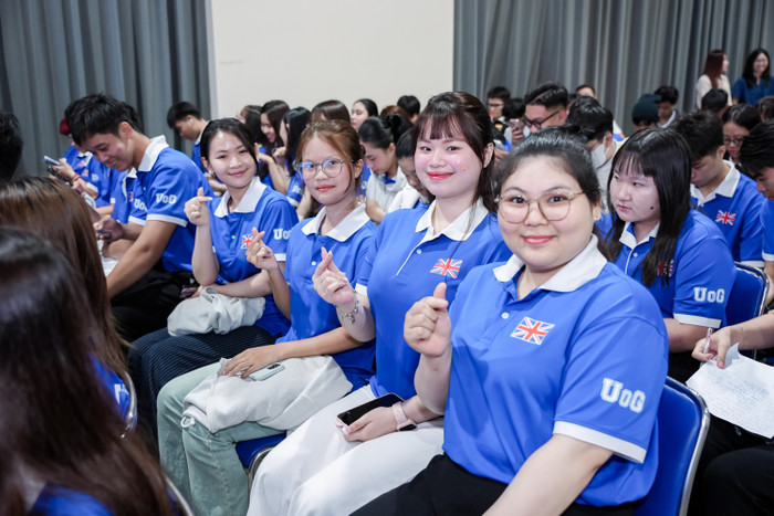 Ngày khai giảng đặc biệt của 3 thủ khoa đầu vào của Trường ĐH Kinh tế - Tài chính TP.HCM Ảnh 1