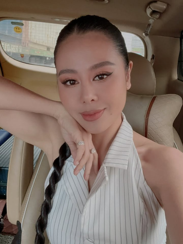 Nam Thư chia sẻ hình ảnh chỉnh chu trở lại với công việc. Ảnh: FBNV