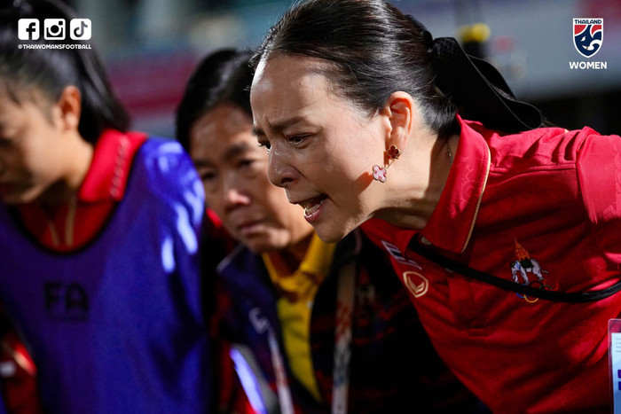 Madam Pang đã ăn mừng sau khi tuyển Thái Lan hạ Việt Nam 2-0: “Chúng ta đã làm được!”. Ảnh: Changsuek