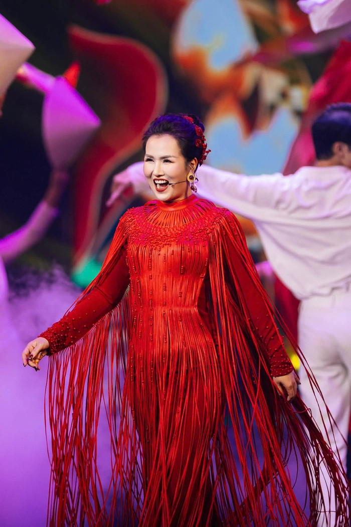 Võ Hạ Trâm tiếp tục 'giữ chuỗi' là nữ ca sĩ đắt show biểu diễn nhất dịp lễ Quốc khánh 2/9.