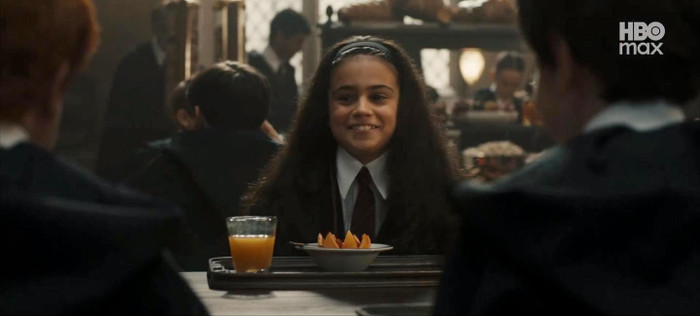 Trailer lần này đưa khán giả đi sâu hơn vào không khí của năm học đầu tiên tại Hogwarts.&nbsp;
