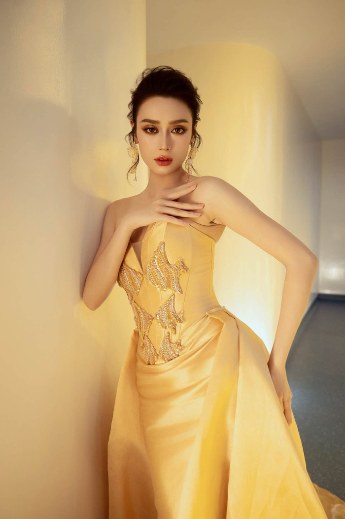Emoura Phạm là đại diện Việt Nam thi Miss Grand International 2026. Cô sẽ sang Thái Lan nhập cuộc từ 18/9.