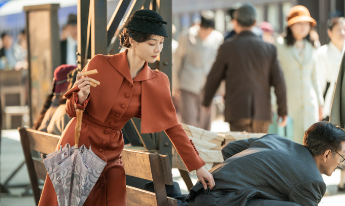 Kim Yoo Jung hóa thân thành nữ gián điệp đầy bí ẩn.