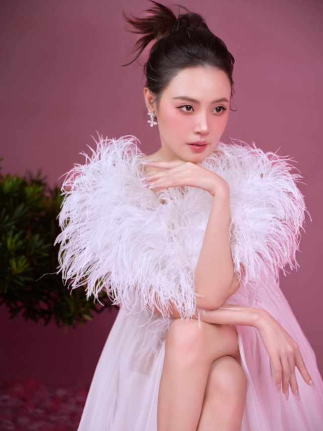 Diễn viên Midu.