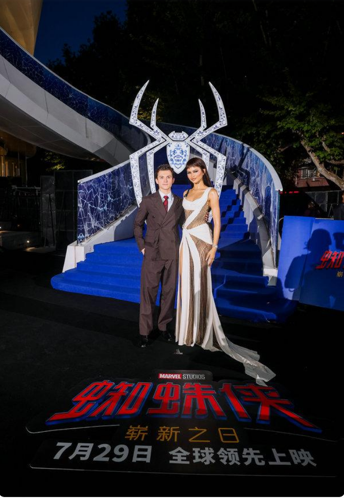 Tom Holland trở lại với vai Peter Parker trong Spider-Man: Brand New Day, phần phim tiếp nối hành trình của Người Nhện.