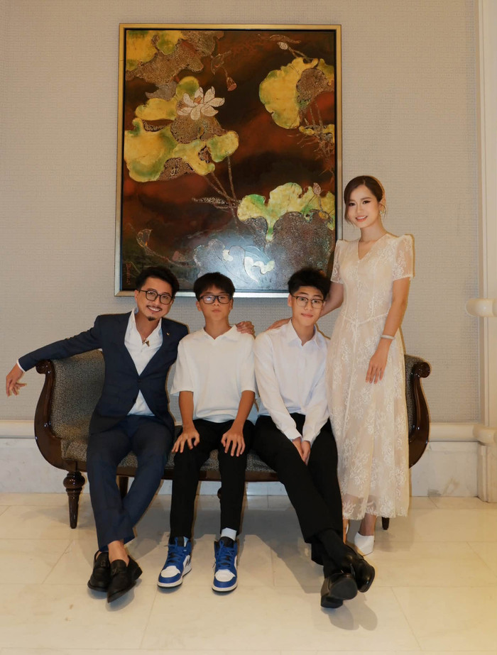Gia đình nhỏ là điểm tựa để Hứa Minh Đạt và Lâm Vỹ Dạ bền bỉ với nghề. Ảnh: FBNV.