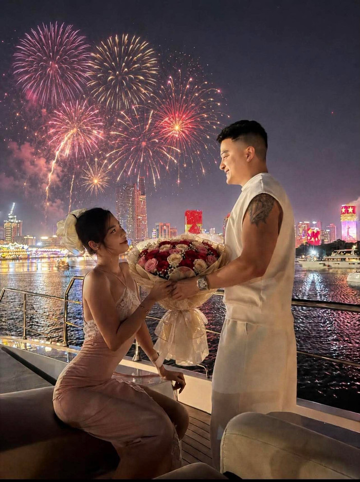 Khoảnh khắc lãng mạn của chị gái Nam Em bên Cao Thái Sơn.