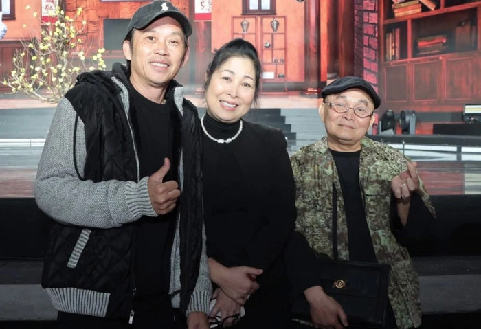 NSND Hồng Vân cùng NSƯT Xuân Hinh có mối quan hệ đồng nghiệp thân thiết nhiều năm.