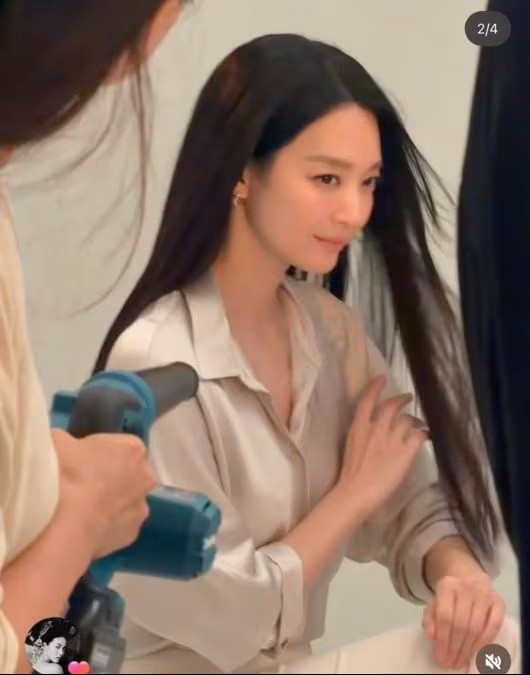 Nhiều khán giả trầm trồ với nhan sắc của Shin Min Ah qua loạt khoảnh khắc hậu trường chưa chỉnh sửa.