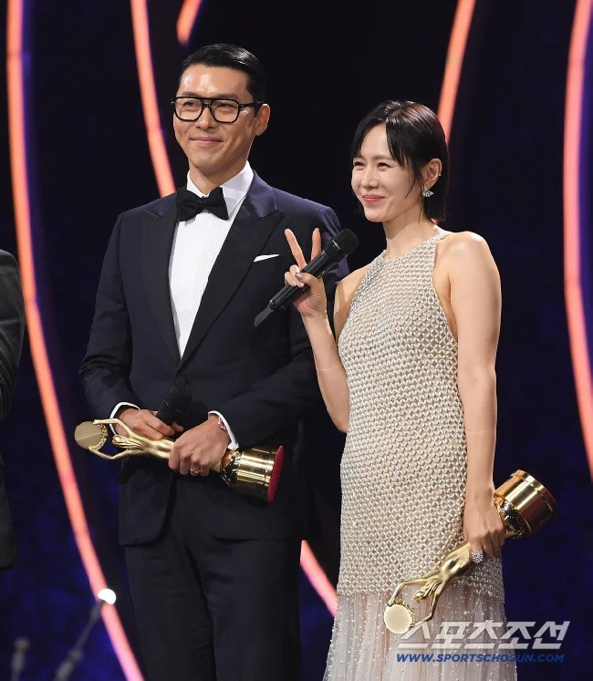 Son Ye Jin và Hyun Bin cùng nhau chăm sóc tổ ấm. (Ảnh Sports Chosun)