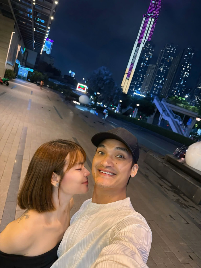 Thảo Vy và Mạc Văn Khoa thường xuyên chia sẻ khoảnh khắc hạnh phúc trên mạng xã hội. Ảnh: FBNV