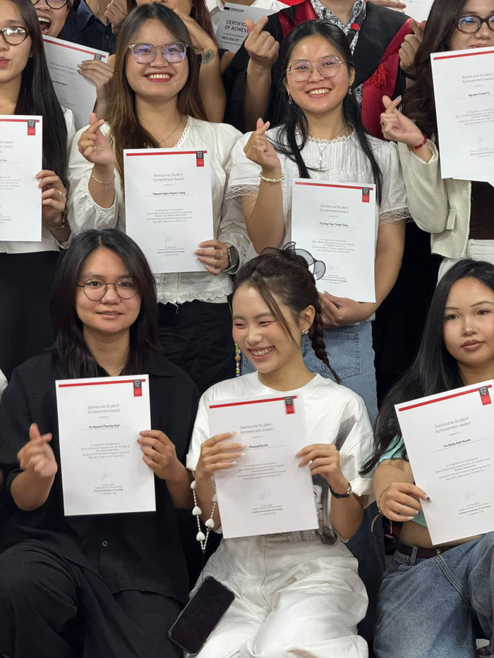 Phần thưởng của Phương Mỹ Chi ở trường đại học Ảnh 4