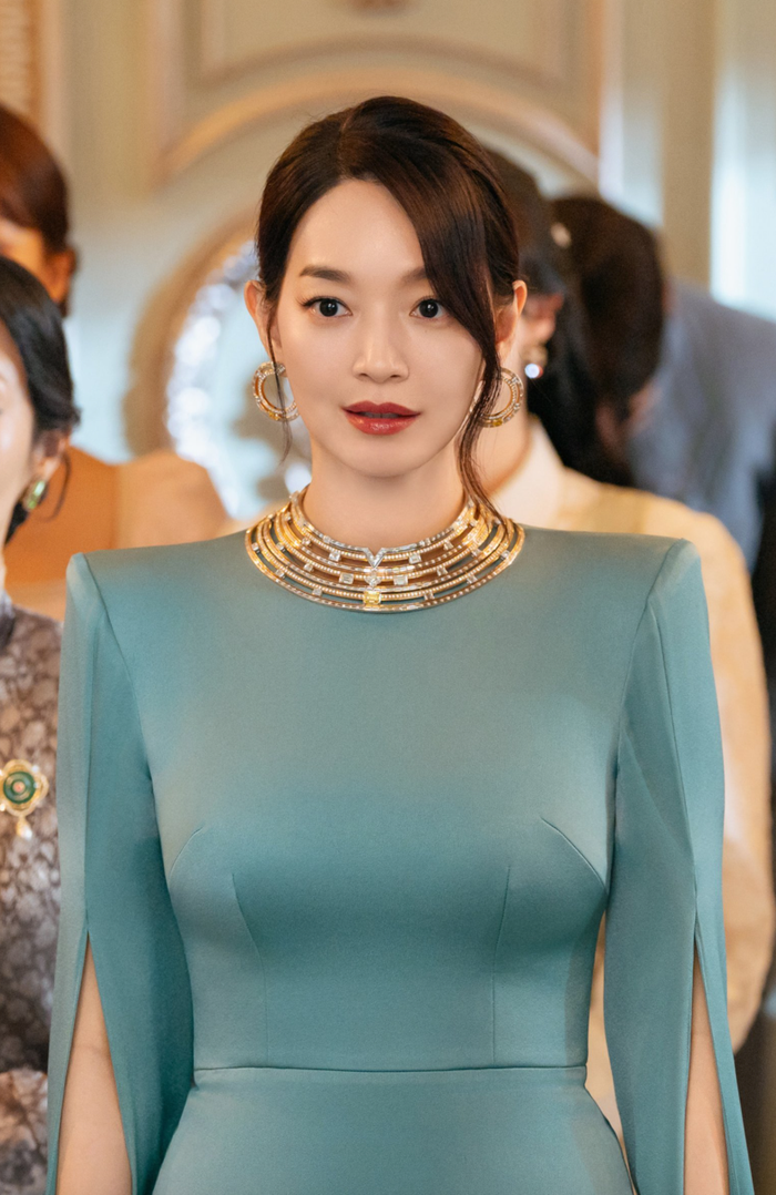 Shin Min Ah khoe tạo hình hoàng hậu Navier trong The Remarried Empress. Ảnh: NSX