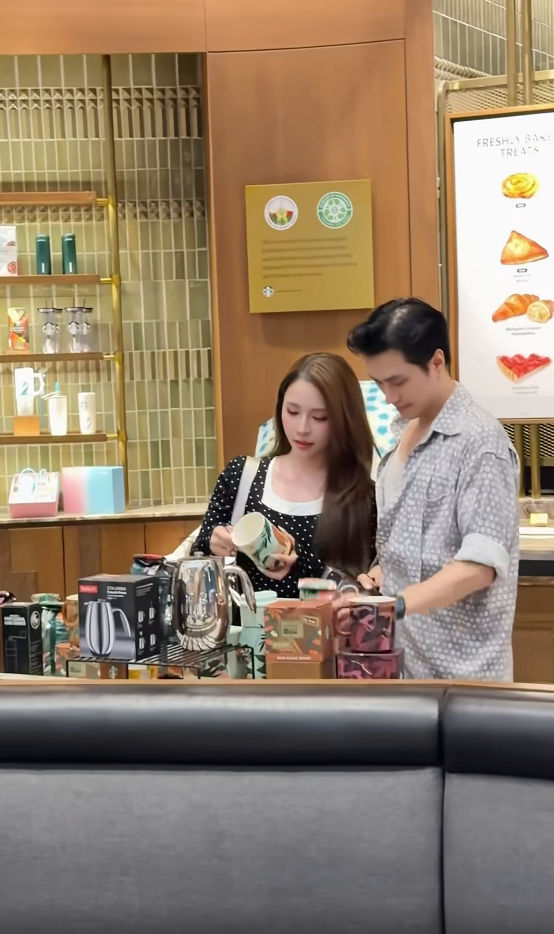Quỳnh Nga trong chuyến đi Thái Lan cùng Việt Anh.