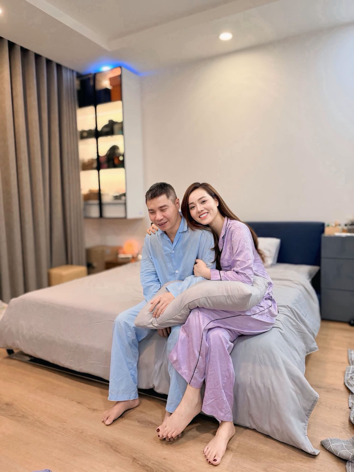 Ngọc Hà thường xuyên chia sẻ những khoảnh khắc đời thường cùng chồng Công Lý. Ảnh: FBNV