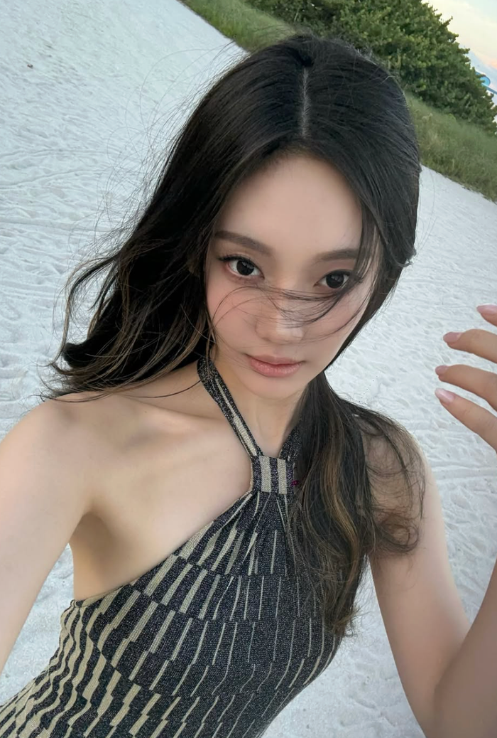 Ningning (aespa) khoe vẻ đẹp quyến rũ trong loạt ảnh tại Mỹ mới đây.