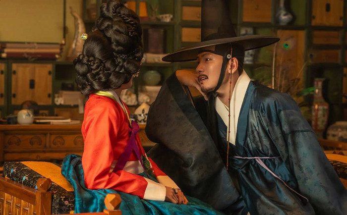 Một khoảnh khắc khác còn cho thấy Cho Won (Ji Chang Wook) tiến sát Hui Yeon (Nana) như thể chuẩn bị trao cô một nụ hôn.&nbsp;