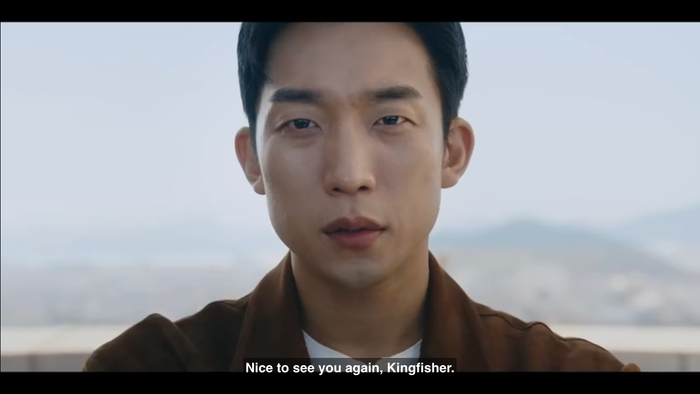 Ở phía đối diện là Lee Dong Jin (Lee Sang Yi), một cảnh sát tìm cách truy bắt Kingfisher.&nbsp;