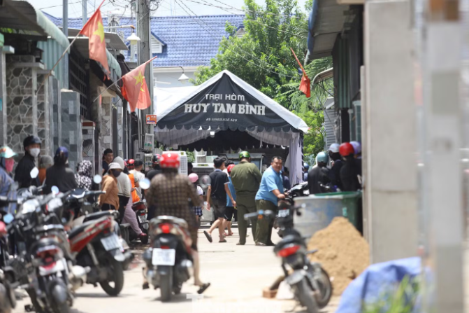 Con hẻm tại ấp Bùi Chu, xã Bình Minh trở nên xáo động sau vụ án đặc biệt nghiêm trọng. Ảnh: Nguyễn Tiến