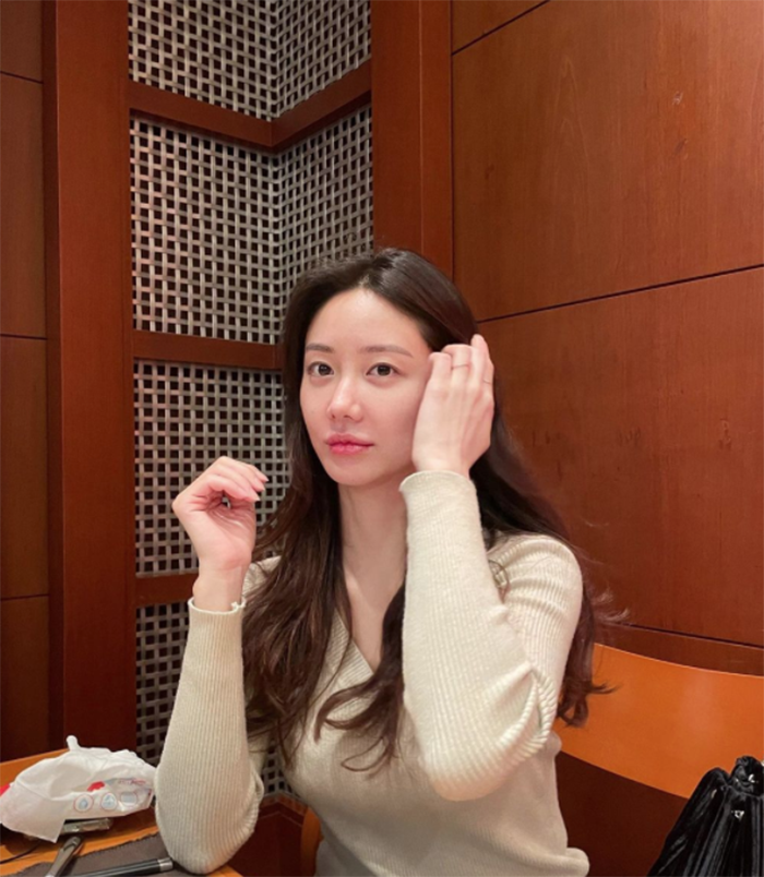 Sau khi chia tay, Han Groo trải qua khoảng thời gian đầy lo lắng khi vừa phải chăm sóc con vừa suy nghĩ về việc trở lại công việc.