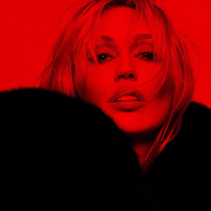 Miley Cyrus bước vào 'lãnh địa' của Madonna và Lady Gaga Ảnh 2