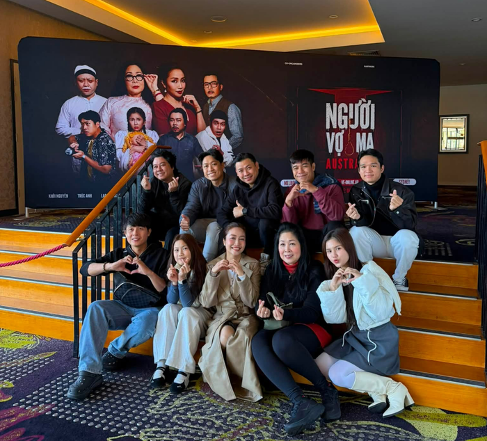 NSND Hồng Vân đăng tải loạt hình ảnh trong chuyến lưu diễn vở kịch Người Vợ Ma tại Melbourne, Úc.