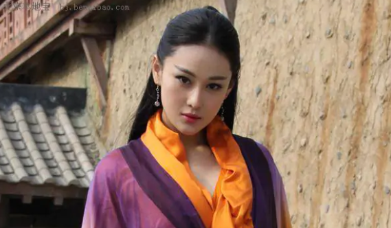 Trương Hinh Dư được đánh giá cao nhờ vẻ đẹp sắc sảo và khí chất phù hợp với Khang Mẫn.
