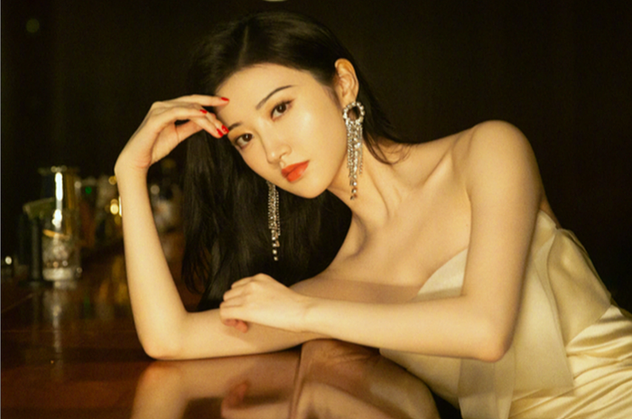 Trước khi ghi dấu với Tư Đằng, Cảnh Điềm từng liên tục xuất hiện trong nhiều dự án điện ảnh quy mô lớn.