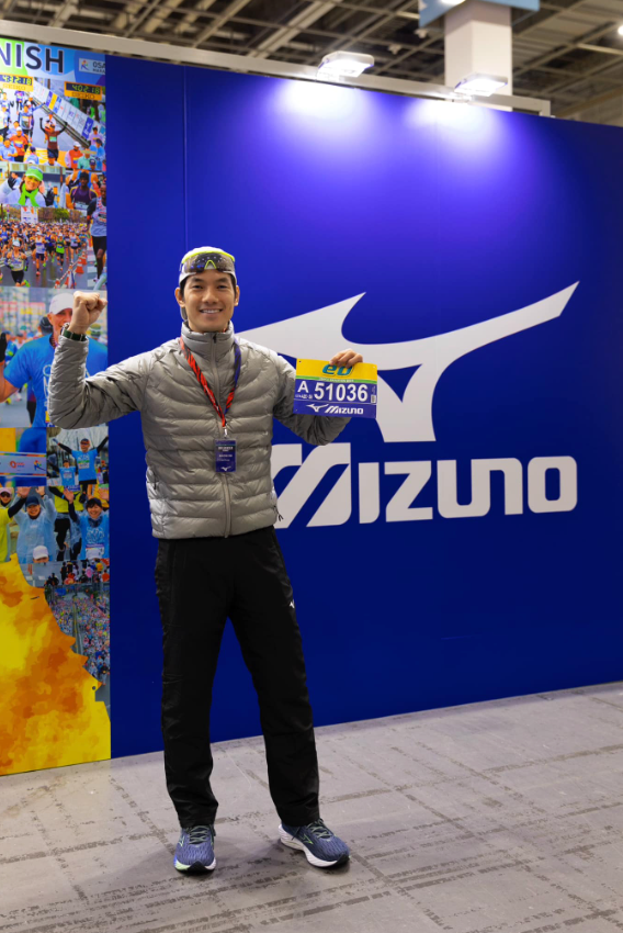 Nhan Phúc Vinh tới Nhật Bản tham gia Osaka Marathon.