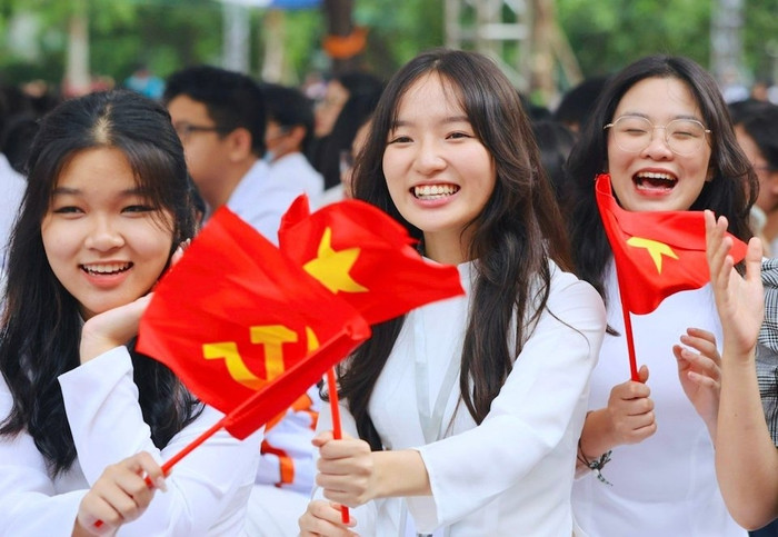 Mỗi cơ sở giáo dục bố trí cán bộ quản lí cơ sở giáo dục thực hiện đồng thời với Điểm cầu trung tâm&nbsp;