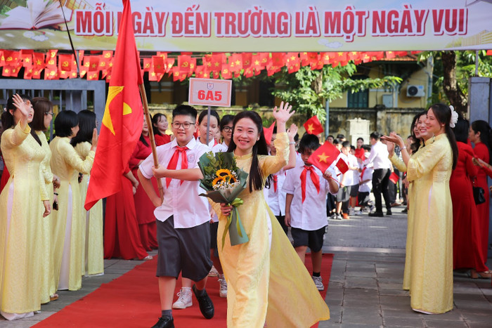 Ưu tiên các hoạt động gần gũi, thiết thực, hướng tới người học, tạo không khí vui tươi, phấn khởi trong ngày khai giảng