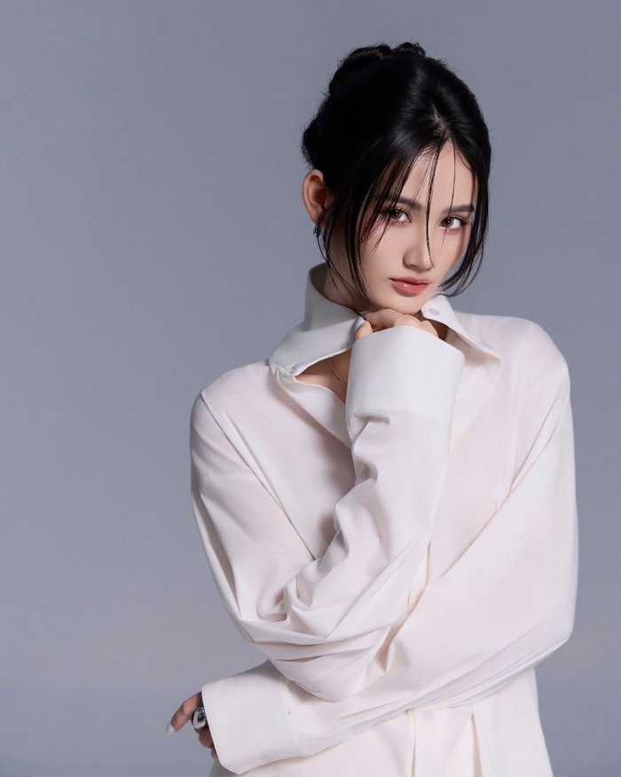 Ý Nhi khiến khán giả tiếc nuối khi không thể về Việt Nam tham dự chung kết Miss World do bận lịch học ở Úc.