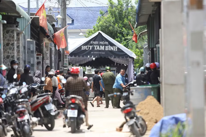 Đám tang của gia đình anh Q.&nbsp;