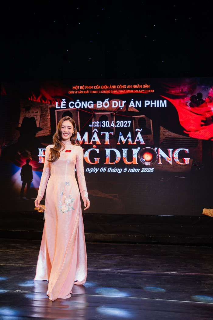 Từ cô gái miền Tây trong Cánh đồng bất tận đến ngôi sao phòng vé, Ninh Dương Lan Ngọc đã xây dựng hành trình hơn 15 năm với nhiều dấu ấn khác nhau.