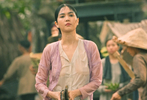 Ngọc Trinh hóa thân thành Tư Nhị, đóng cặp cùng Minh Hằng trong Chị Chị Em Em 2.