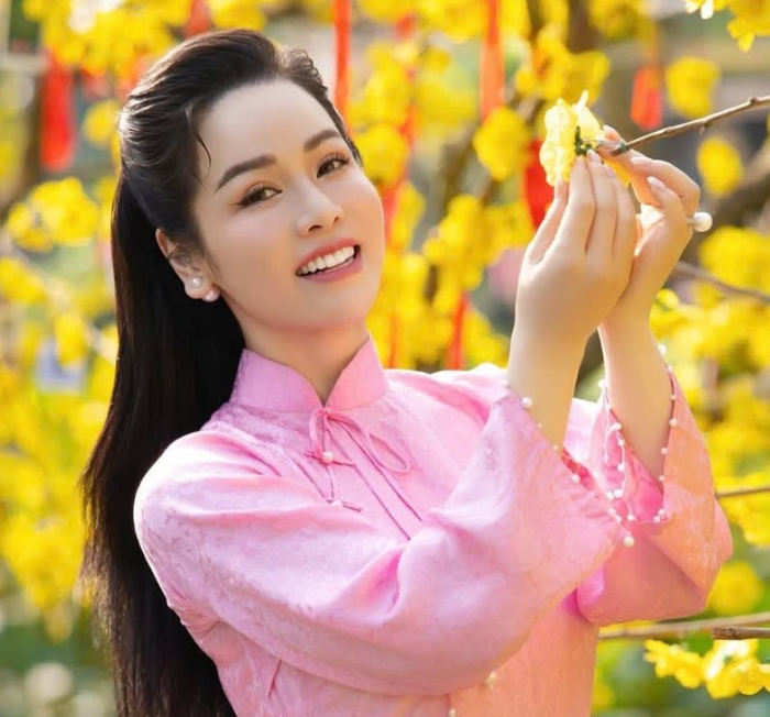 Nhật Kim Anh trở lại điện ảnh sau thời gian dành nhiều sự quan tâm cho gia đình và kinh doanh. Ảnh: FBNV