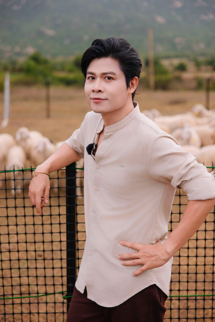 Nguyễn Văn Chung vừa chia sẻ câu chuyện nhằm cảnh giác tình trạng kẻ gian lợi dụng tên tuổi của anh để lừa đảo.&nbsp;