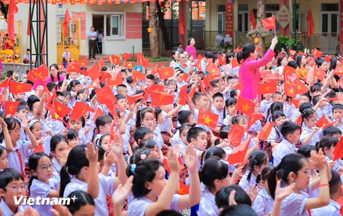Không khí khai giảng tại Tiểu học Chu Văn An (Hoàng Liệt, Hà Nội). Ảnh: TTXVN