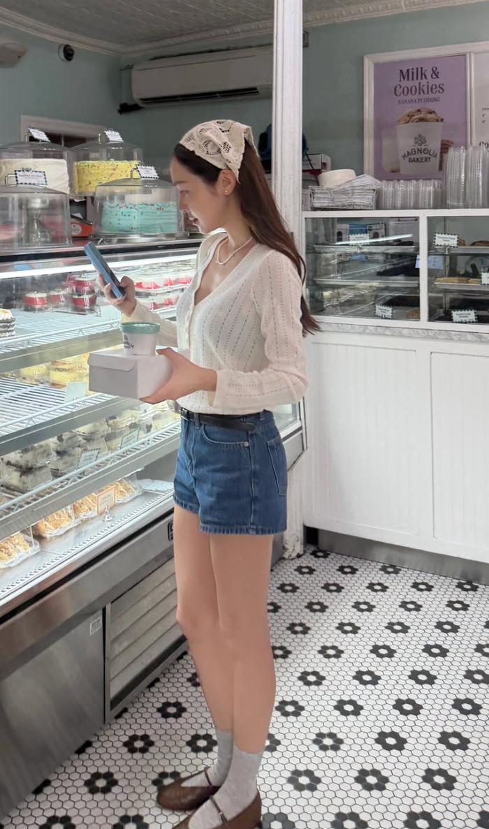 Dù đã U40, Jessica vẫn giữ được hình ảnh trẻ trung vốn là một trong những đặc điểm khiến cô được yêu mến từ những ngày hoạt động cùng SNSD.