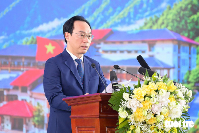 Bộ trưởng Bộ Giáo dục và Đào tạo Hoàng Minh Sơn đọc thư của Tổng Bí thư, Chủ tịch nước gửi ngành Giáo dục nhân dịp khai giảng năm học 2026-2027 - Ảnh: NAM TRẦN