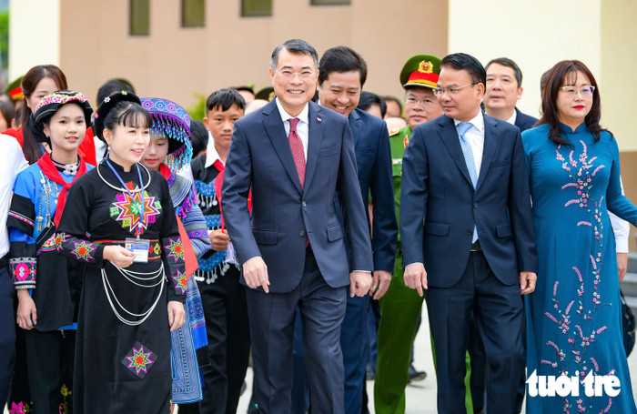 Thủ tướng Lê Minh Hưng tới dự lễ khai giảng tại điểm Trường phổ thông nội trú tiểu học và THCS Mường Khương, tỉnh Lào Cai - Ảnh: NAM TRẦN&nbsp;